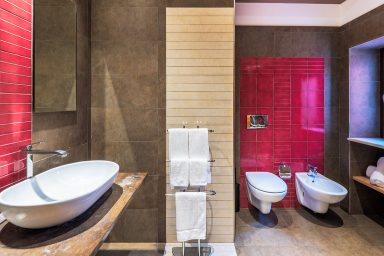 Bathroom 5, Vittorio Veneto Hotel, Ragusa