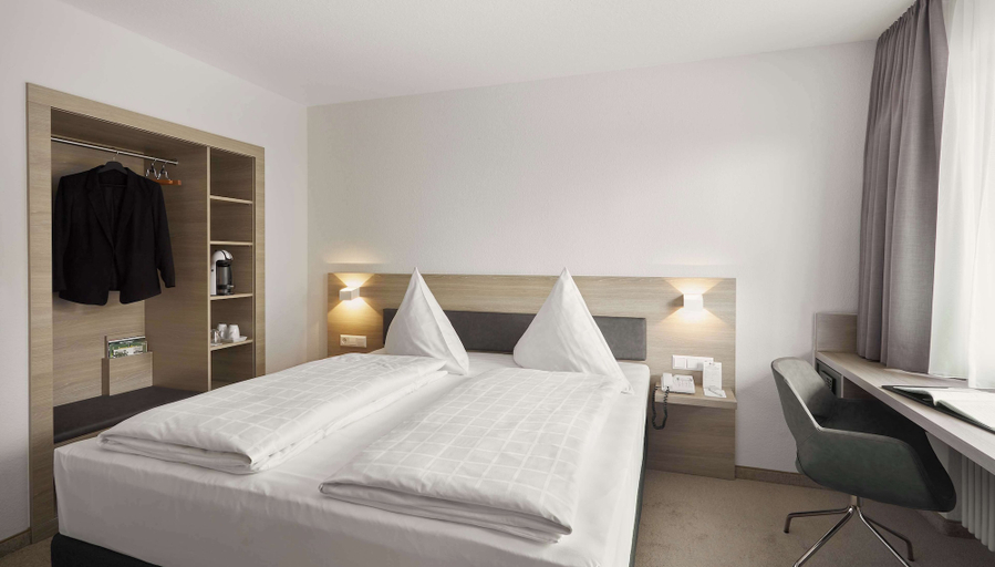Bedroom 2, Scotty + Emily Hotel Ulm, Sure Hotel Collection by BW, Ulm