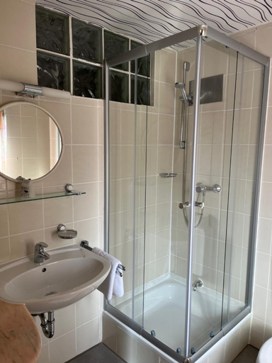 Bathroom 2, Pension Unterreichenbach, Schwabach