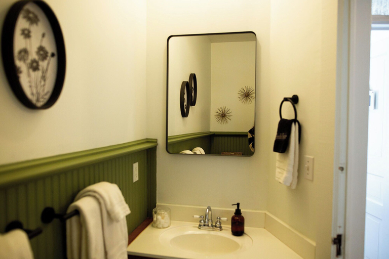 Bathroom 4, The Park Street Inn, Antrim