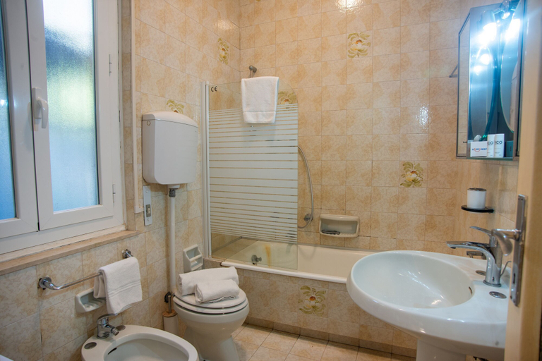 Room 2, Spazioso App To Mare E Sport, Imperia