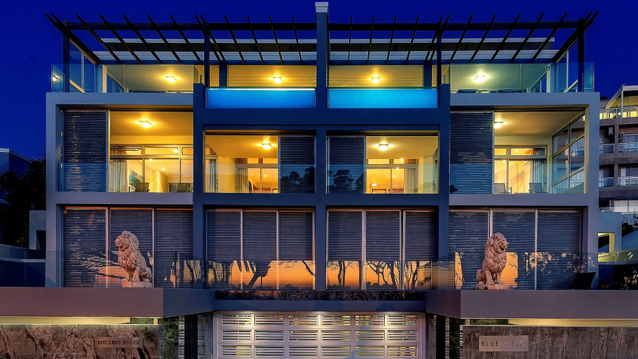 Exterior & Views