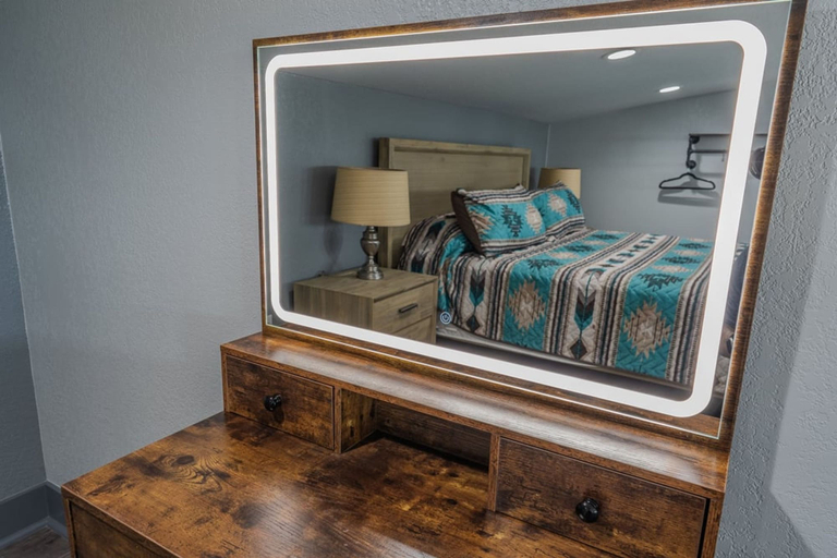 Bedroom 4, Willie In the Hill Country - Hacienda Amor, Blanco