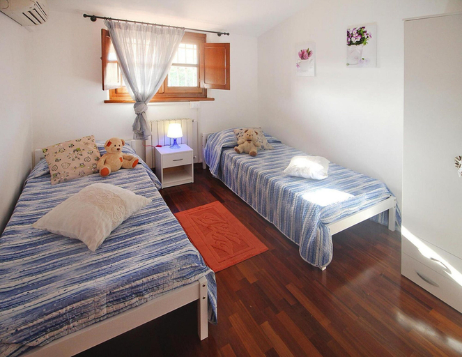 Room 2, Holiday Home in Versilia Near Sandy Beaches, Lucca