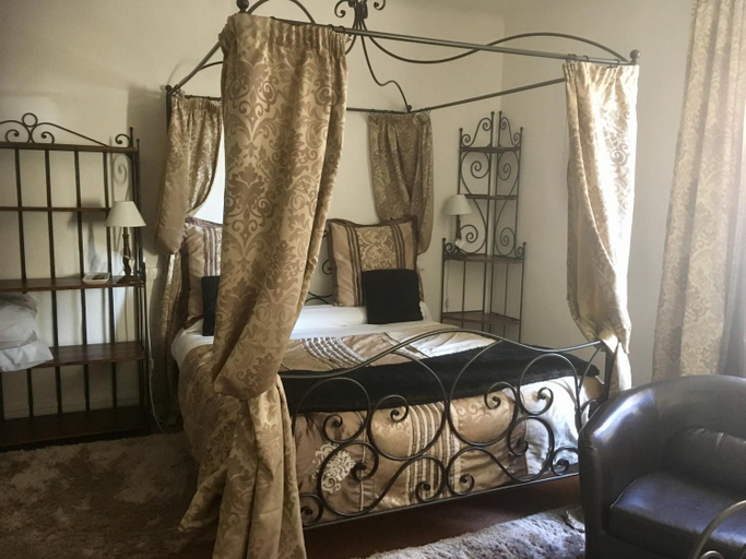 Bedroom 2, Hotel Boutique Saint-Louis, Calvados