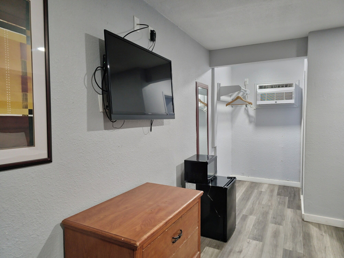 Bathroom 3, The L Motel - Downtown Flagstaff, Coconino