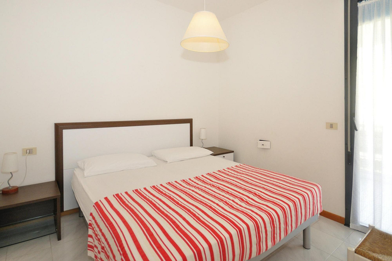 Room 3, Apartment in Bibione Near Beach & Nature Reserve, Venezia