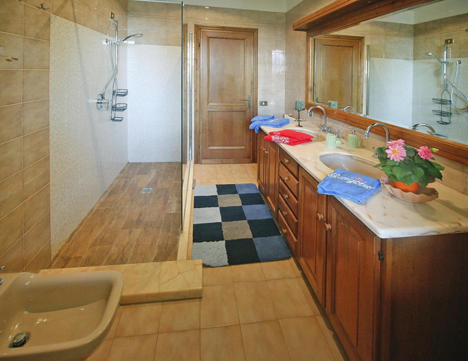 Bathroom 5, Holiday Home in Versilia Near Sandy Beaches, Lucca