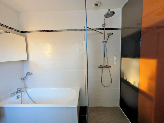 Bathroom 5, The Originals Boutique, Grand Hôtel St Pierre, Cantal