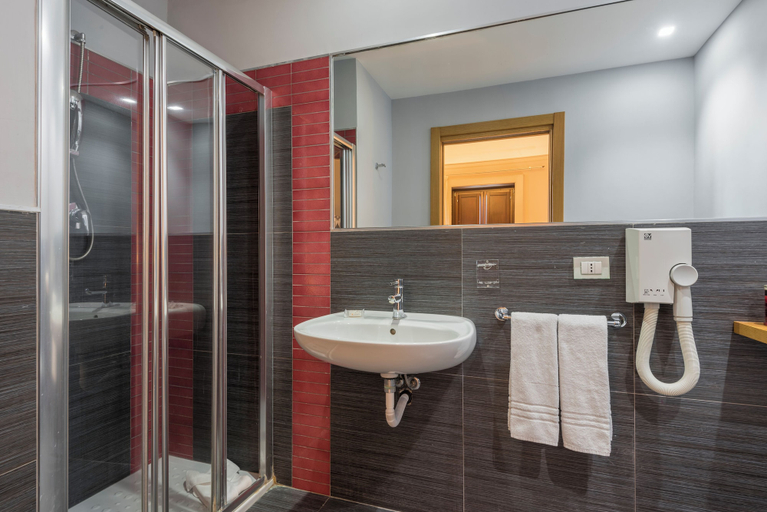Bathroom 5, Vittorio Veneto Hotel, Ragusa