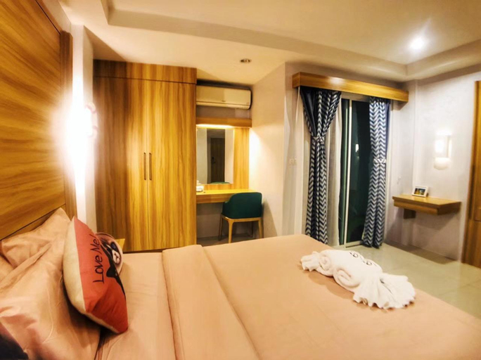 Patong Beach CatThemeHostel kingbed/balcony/lift-6, Phuket Island