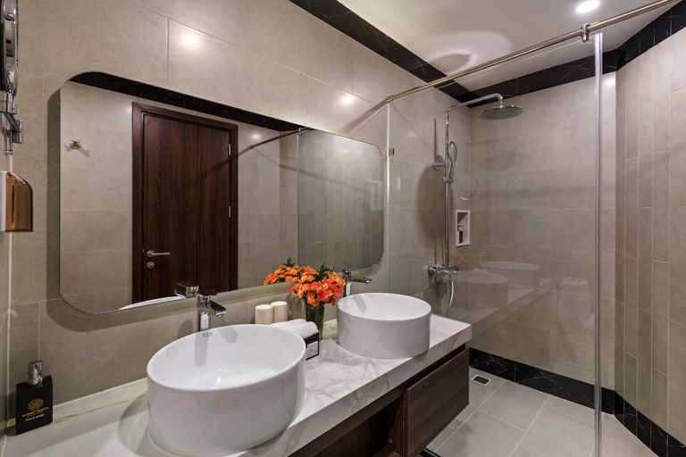 Bathroom 5, Sunset Beach Resort & Spa- Beachfront Pirate Fire Show, Phú Quốc