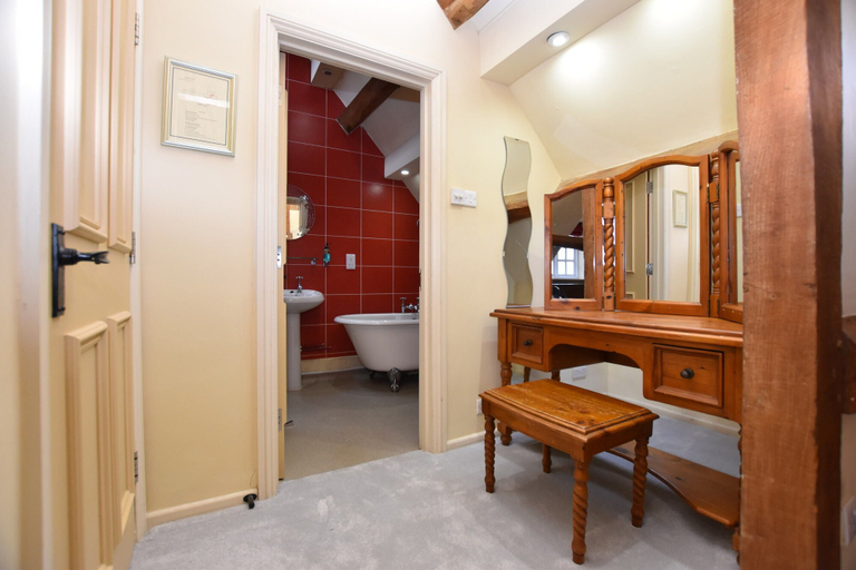 Bathroom 3, The Halford Bridge Inn, Warwickshire
