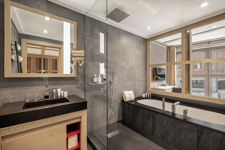 Bathroom 4, Le K2 Djola, Savoie