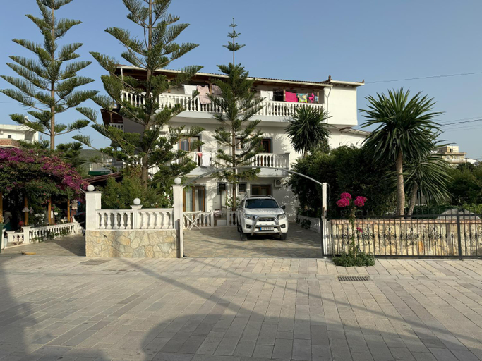 Others 5, Garden Villa Veli, Sarandës
