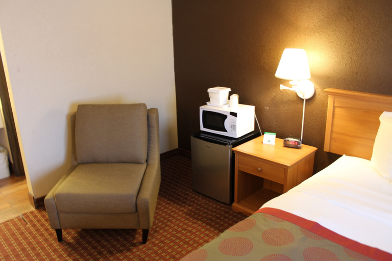 Bedroom 4, Ramada by Wyndham Portland, Multnomah