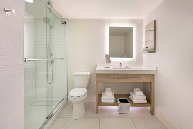 Bathroom 3, Delta Hotels by Marriott Daytona Beach, Volusia