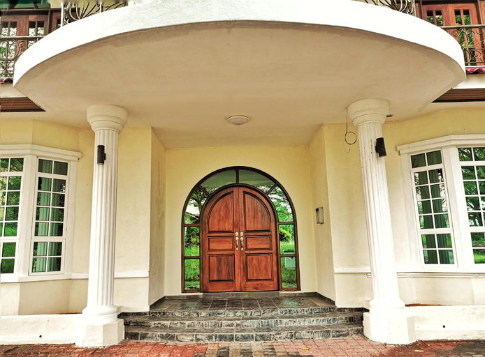Exterior 1