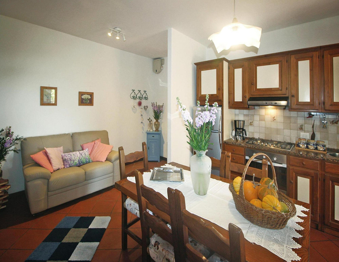Dining 4, Holiday Home in Versilia Near Sandy Beaches, Lucca
