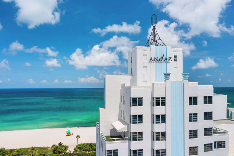 Exterior & Views