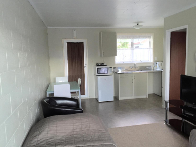 Others 4, North End Motel, Waikato