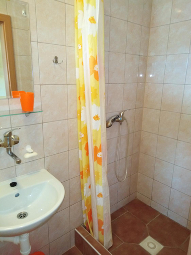 Others 5, Privat Sulamit, Nové Zámky