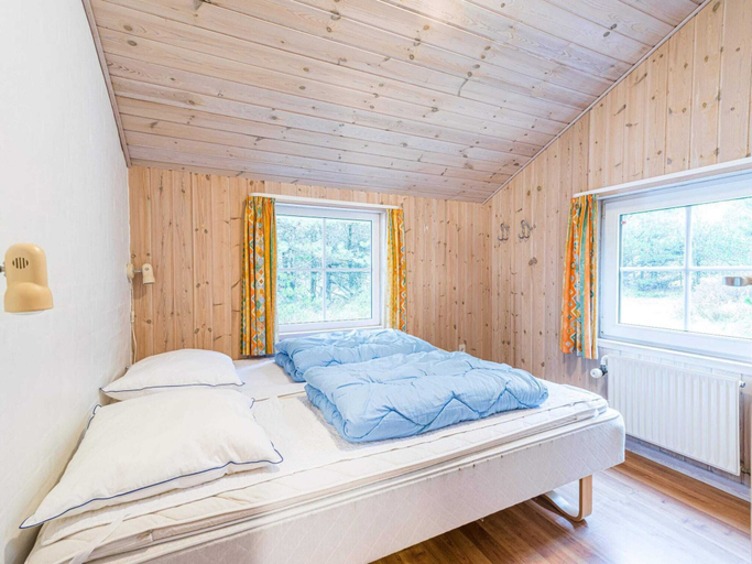 Bedroom 3, 8 Person Holiday Home on a Holiday Park in Blavand, Varde