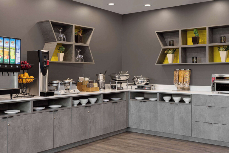 Food & Drinks 5, Microtel Inn & Suites By Wyndham Boisbriand, Thérèse-De Blainville
