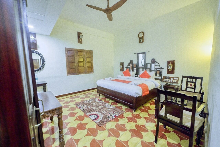 Bedroom 4, Hotel Windsor Castle, Salem