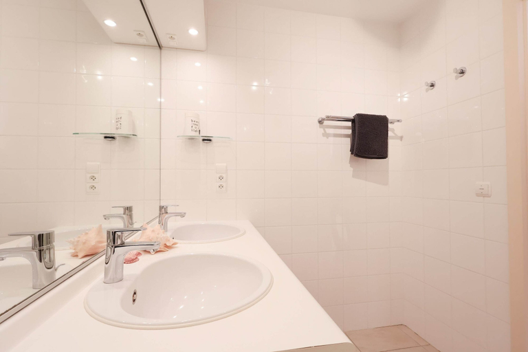 Bathroom 4, Apartment With Private Balcony, West-Vlaanderen