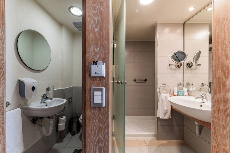Bathroom 5, Esperides Beach Resort, South Aegean