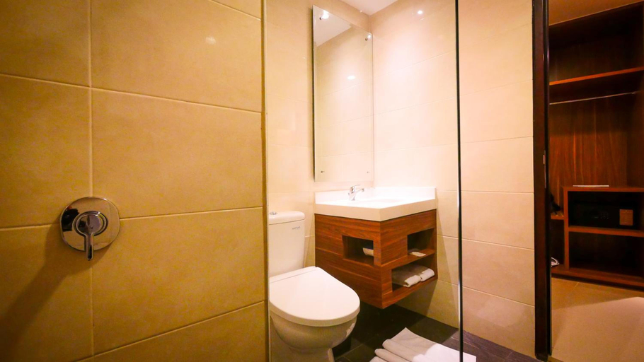 Bathroom 4, PRIME PARK Hotel & Convention Pekanbaru, Pekanbaru