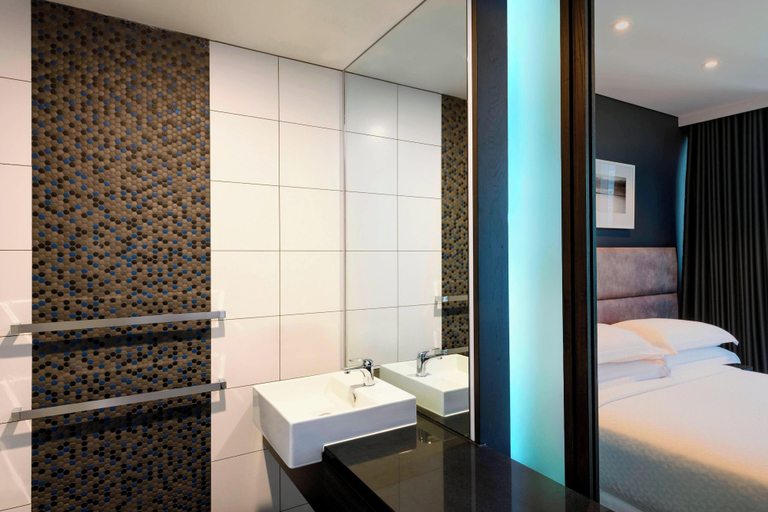 Bedroom 2, Four Points by Sheraton Auckland, Waitakere