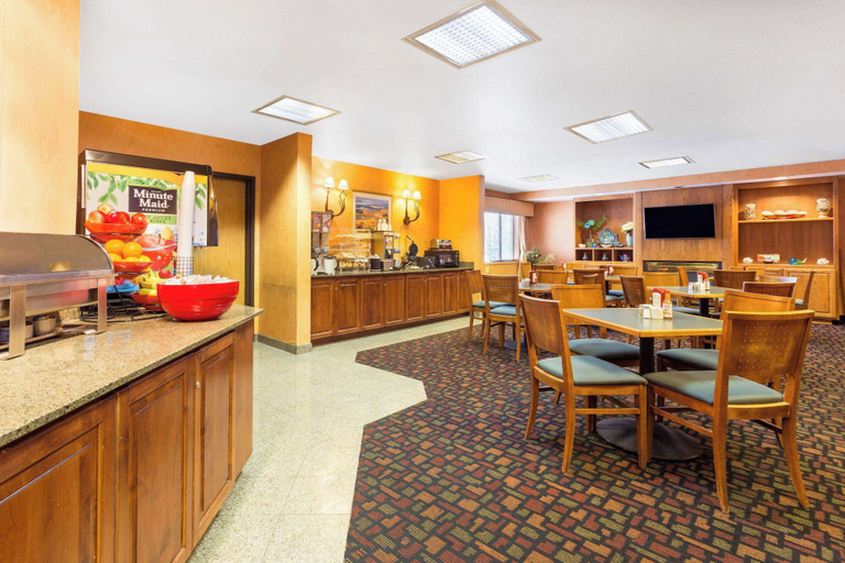 Food & Drinks 4, Ramada by Wyndham Kent Seattle Area, King