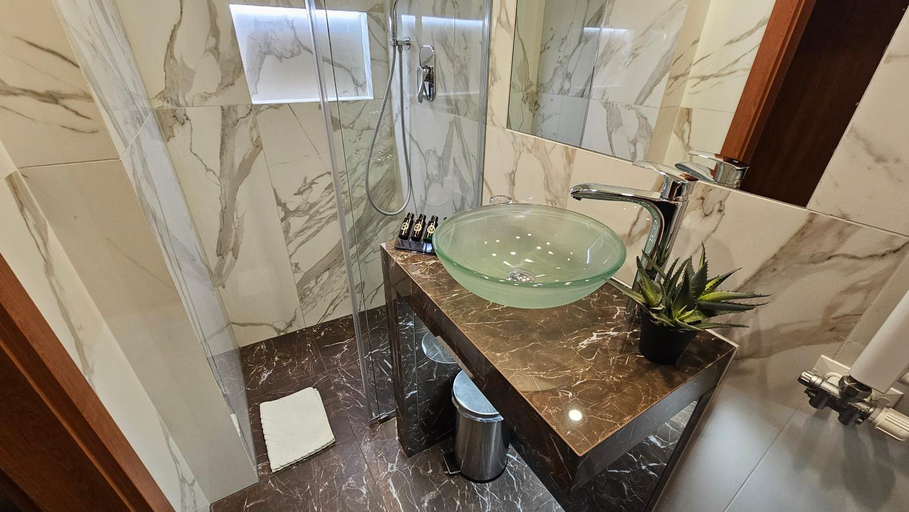 Bathroom 3, Hotel Center Ljubljana, Ljubljana