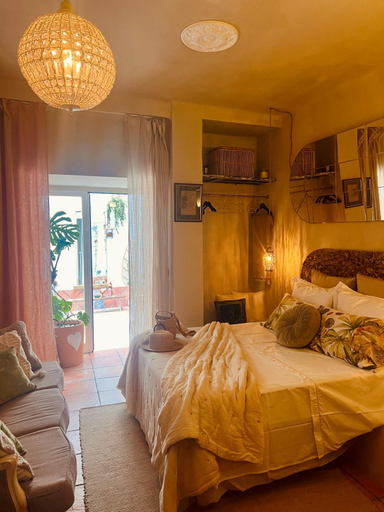 Others 5, Studios ECO - SUITES Corredera 15, Cádiz