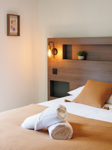 Bedroom 3, Appart'hôtel Le Corot - Accès Autonome, Haute-Vienne