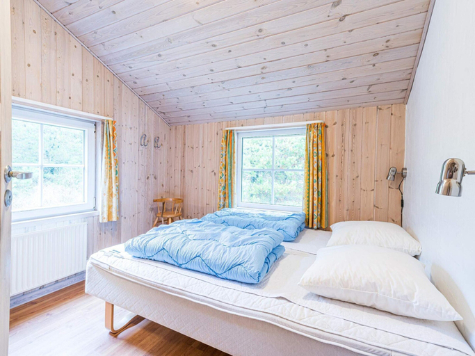 Bedroom 2, 8 Person Holiday Home on a Holiday Park in Blavand, Varde