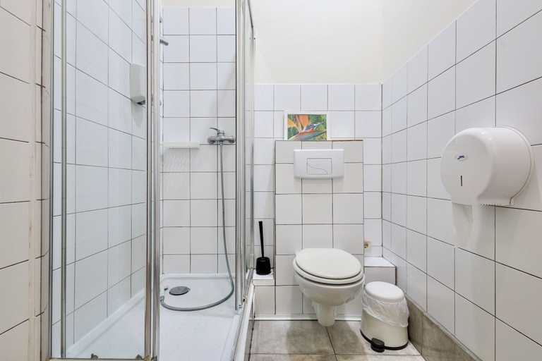 Bathroom 5, Ambiente Hostel, Lisbon