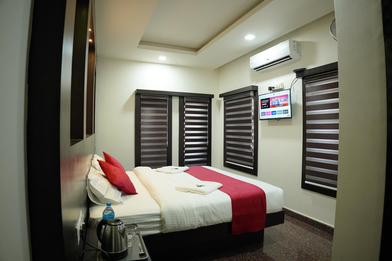 Others 3, Hill Club Square, Malappuram