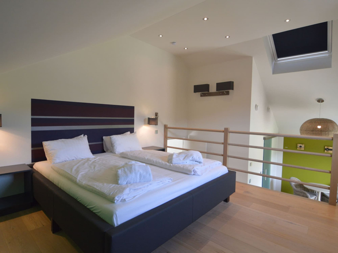 Bedroom 4, Malmedy Hillside Spa Retreat, Liège