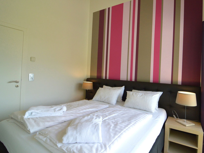 Bedroom 5, Malmedy Hillside Spa Retreat, Liège