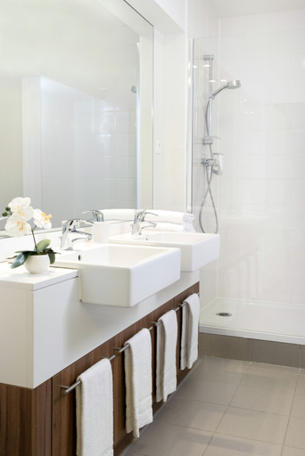 Bathroom 5, Residence Inn by Marriott Lille, Nord
