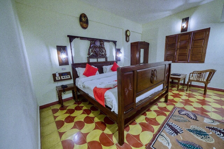 Bedroom 5, Hotel Windsor Castle, Salem