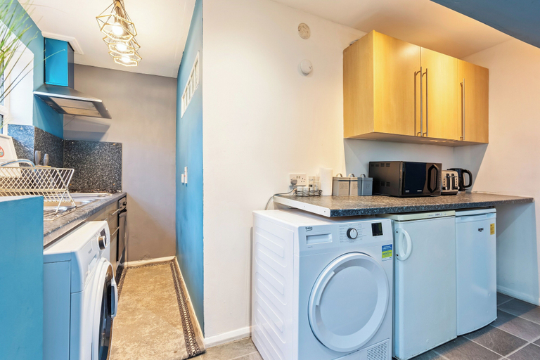 Private kitchen 5, Impeccable 4-bed House With Garden in Brixton, London