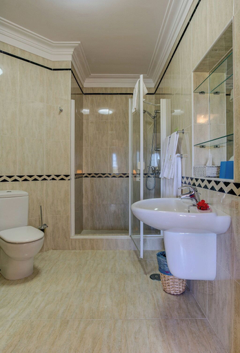 Bathroom 5, Presa de Moura, Lagoa