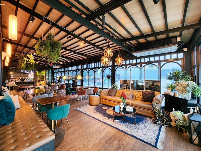 Food & Drinks 2, U Sabai Hotel, Khlong San