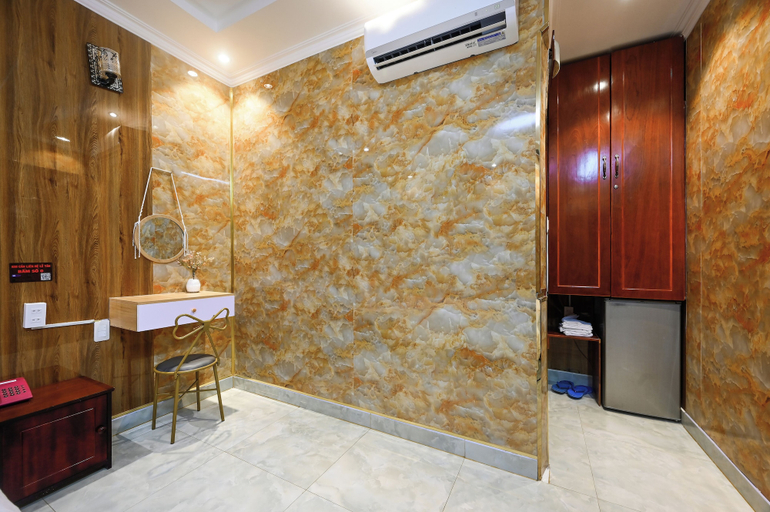 Bathroom 12