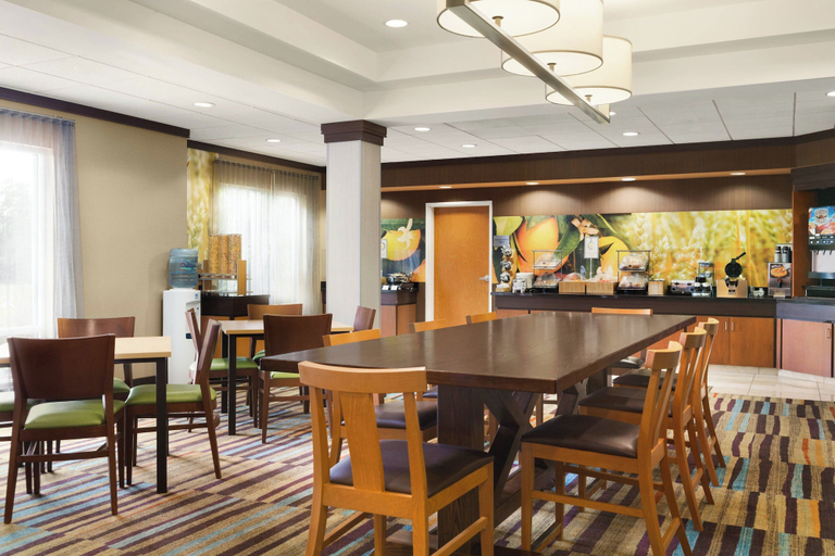 Food & Drinks, Fairfield Inn & Suites by Marriott Weirton, Brooke