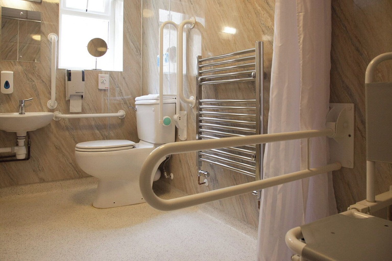 Bathroom 4, The Auckland Hotel, Lancashire